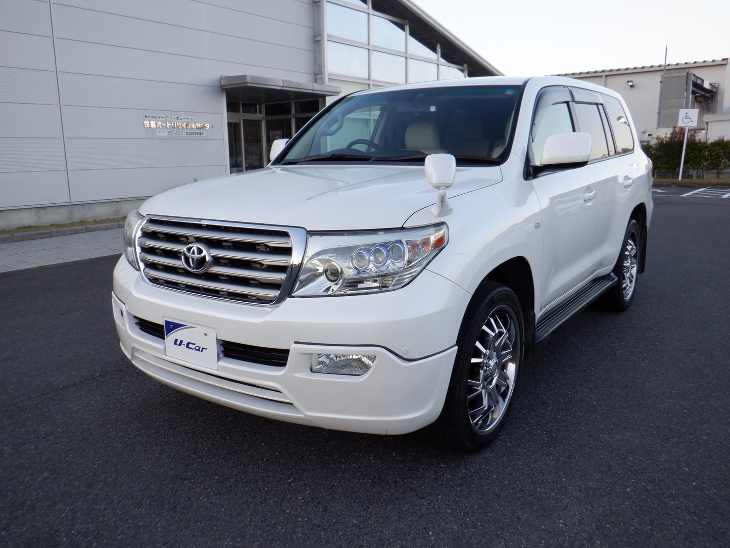 841 TOYOTA LAND CRUISER AX 2008 / Milage: 88,500Km