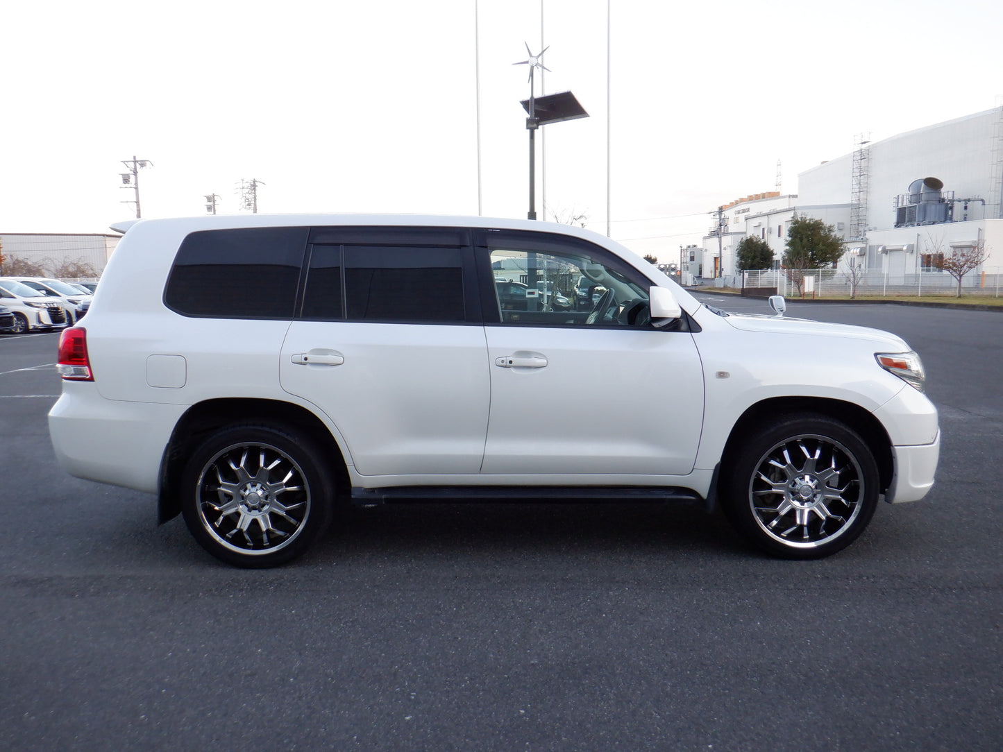 841 TOYOTA LAND CRUISER AX 2008 / Milage: 88,500Km