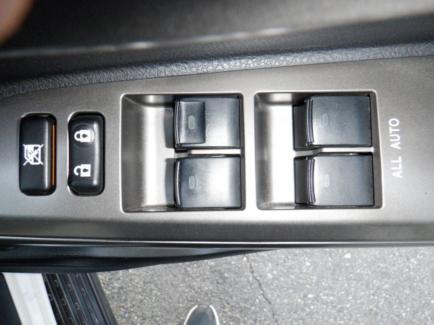 841 TOYOTA LAND CRUISER AX 2008 / Milage: 88,500Km