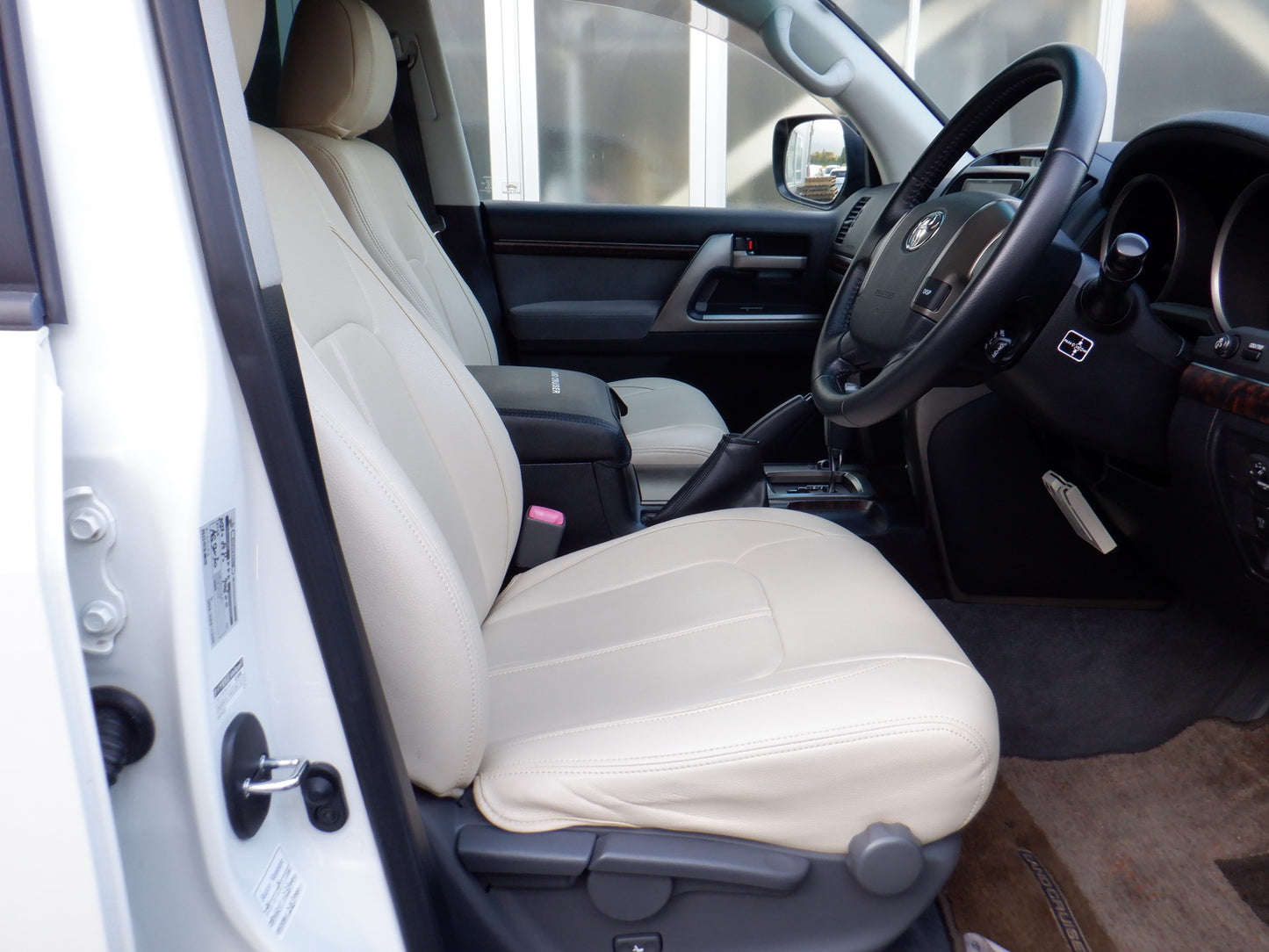 841 TOYOTA LAND CRUISER AX 2008 / Milage: 88,500Km