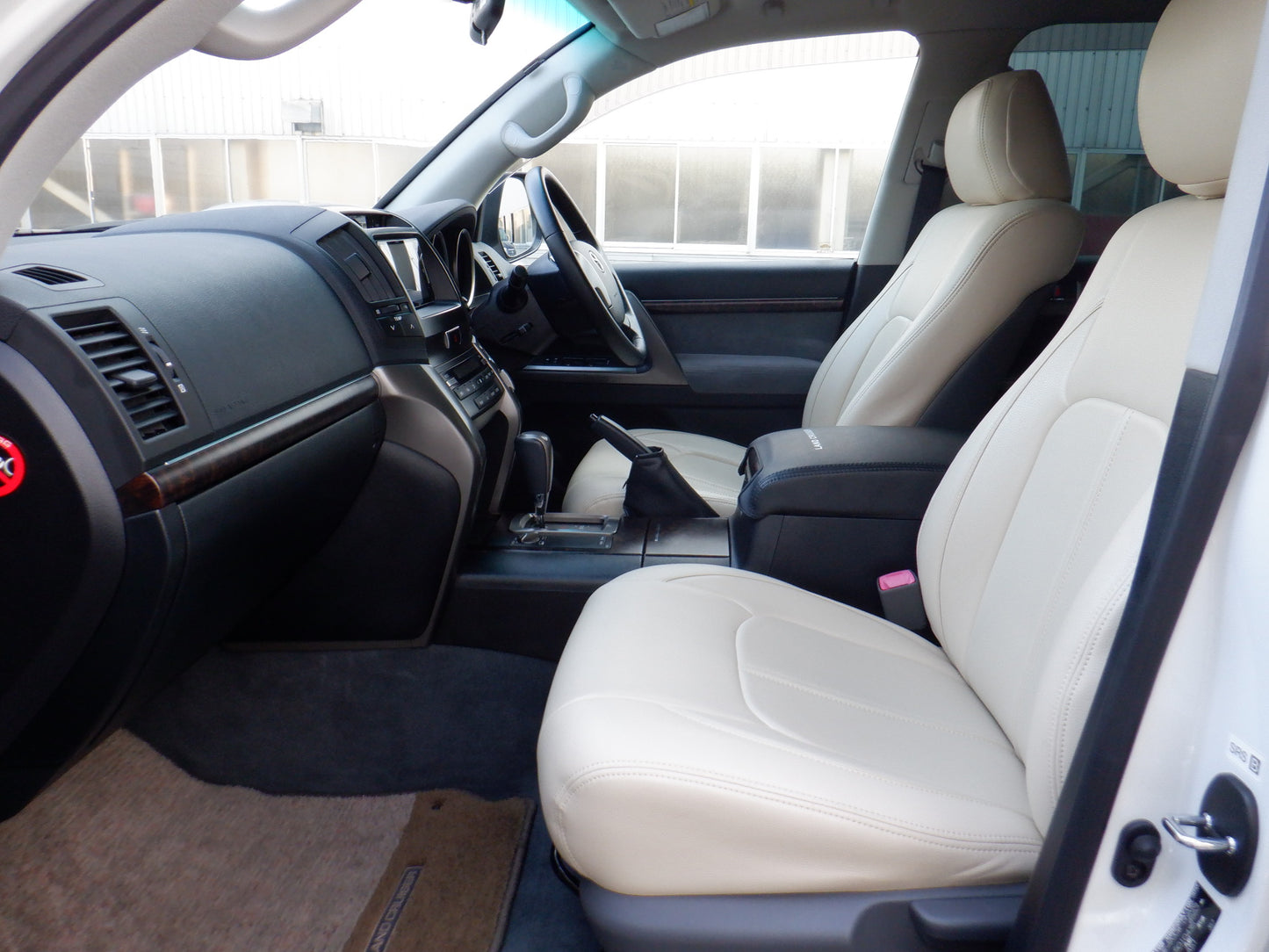 841 TOYOTA LAND CRUISER AX 2008 / Milage: 88,500Km