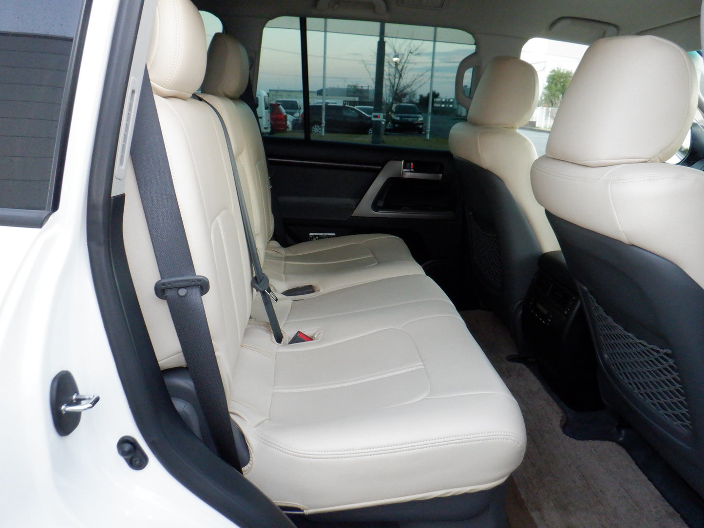 841 TOYOTA LAND CRUISER AX 2008 / Milage: 88,500Km