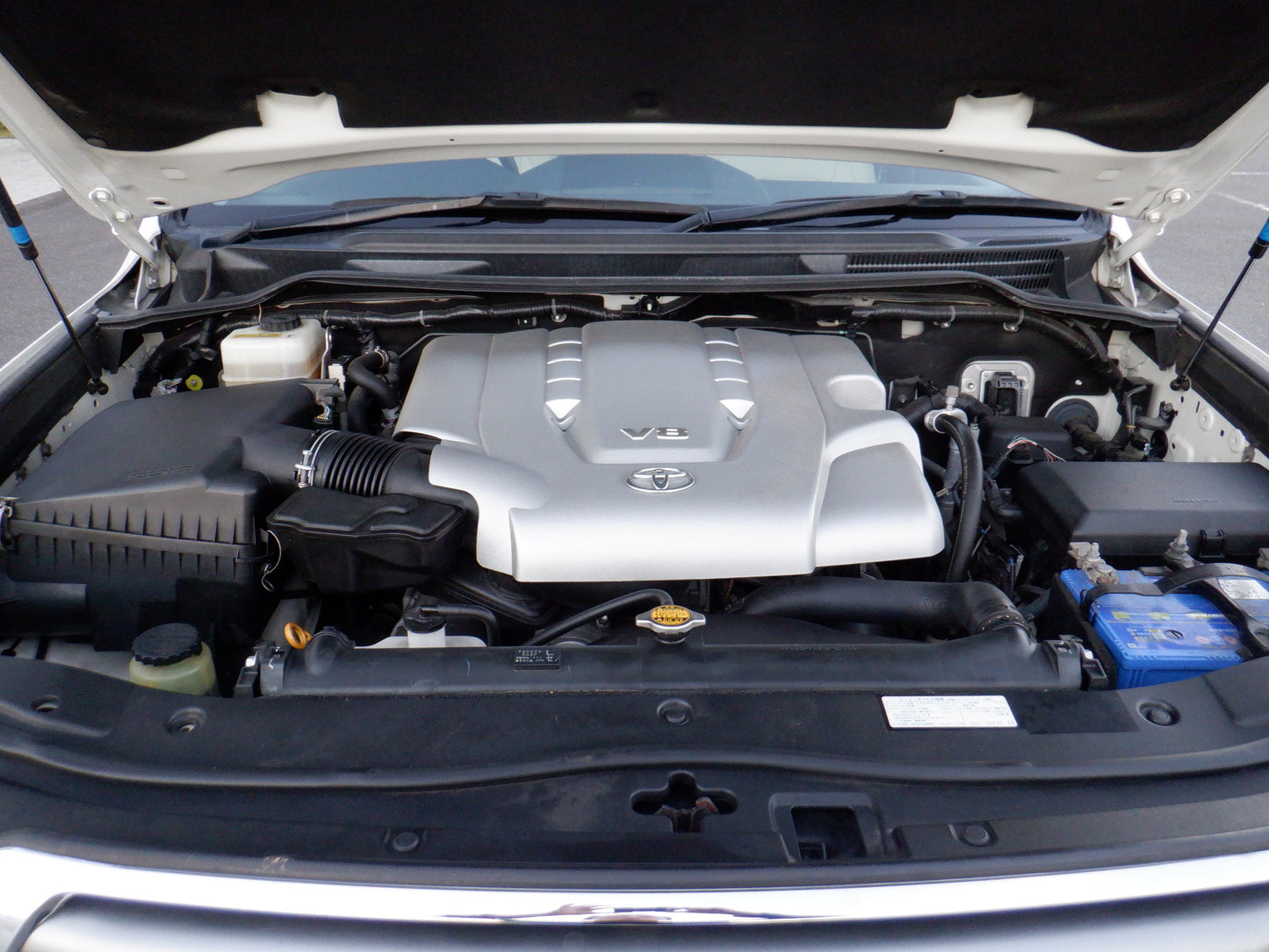 841 TOYOTA LAND CRUISER AX 2008 / Milage: 88,500Km