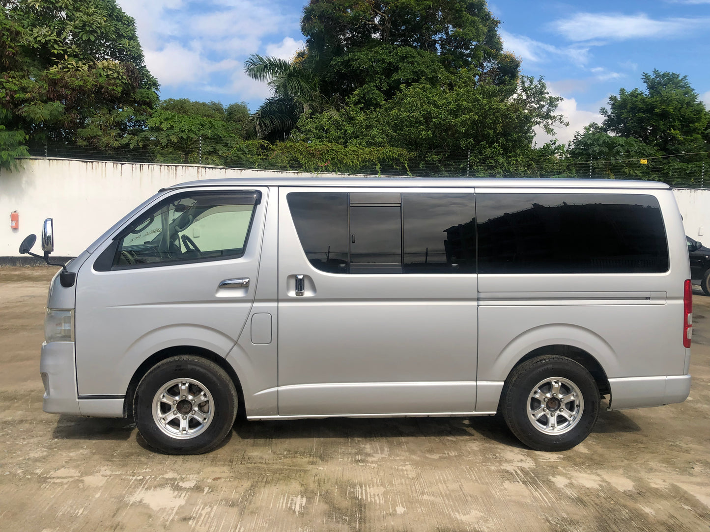 715 TOYOTA HIACE DX 2013