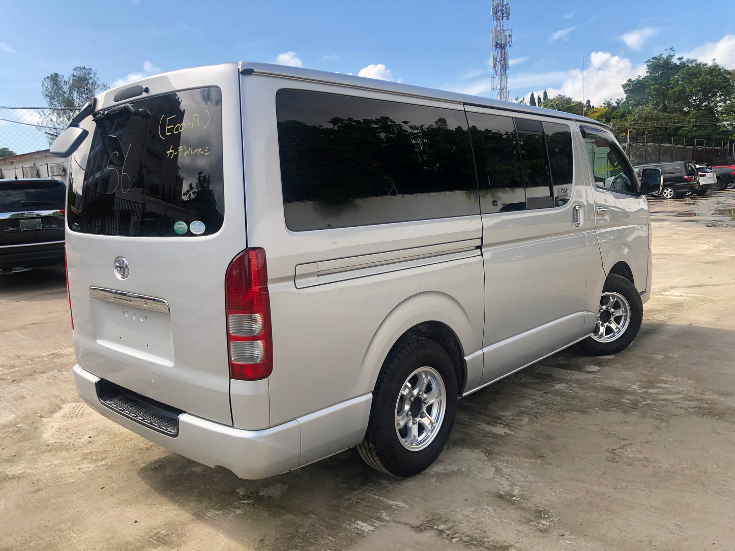 715 TOYOTA HIACE DX 2013