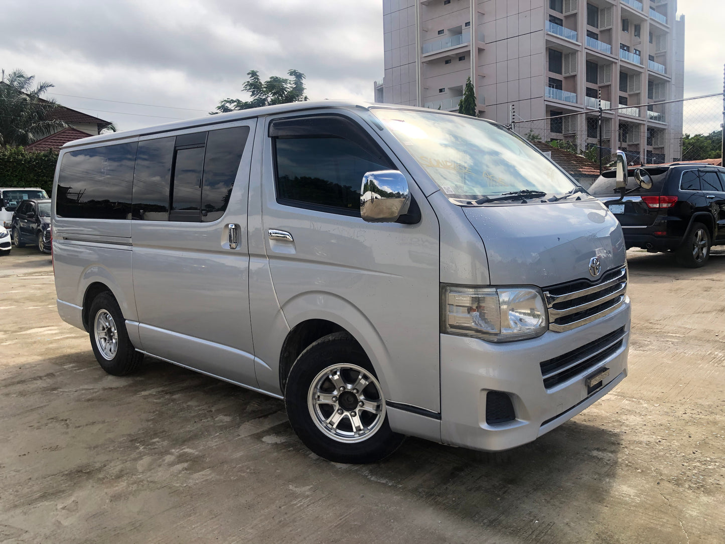 715 TOYOTA HIACE DX 2013
