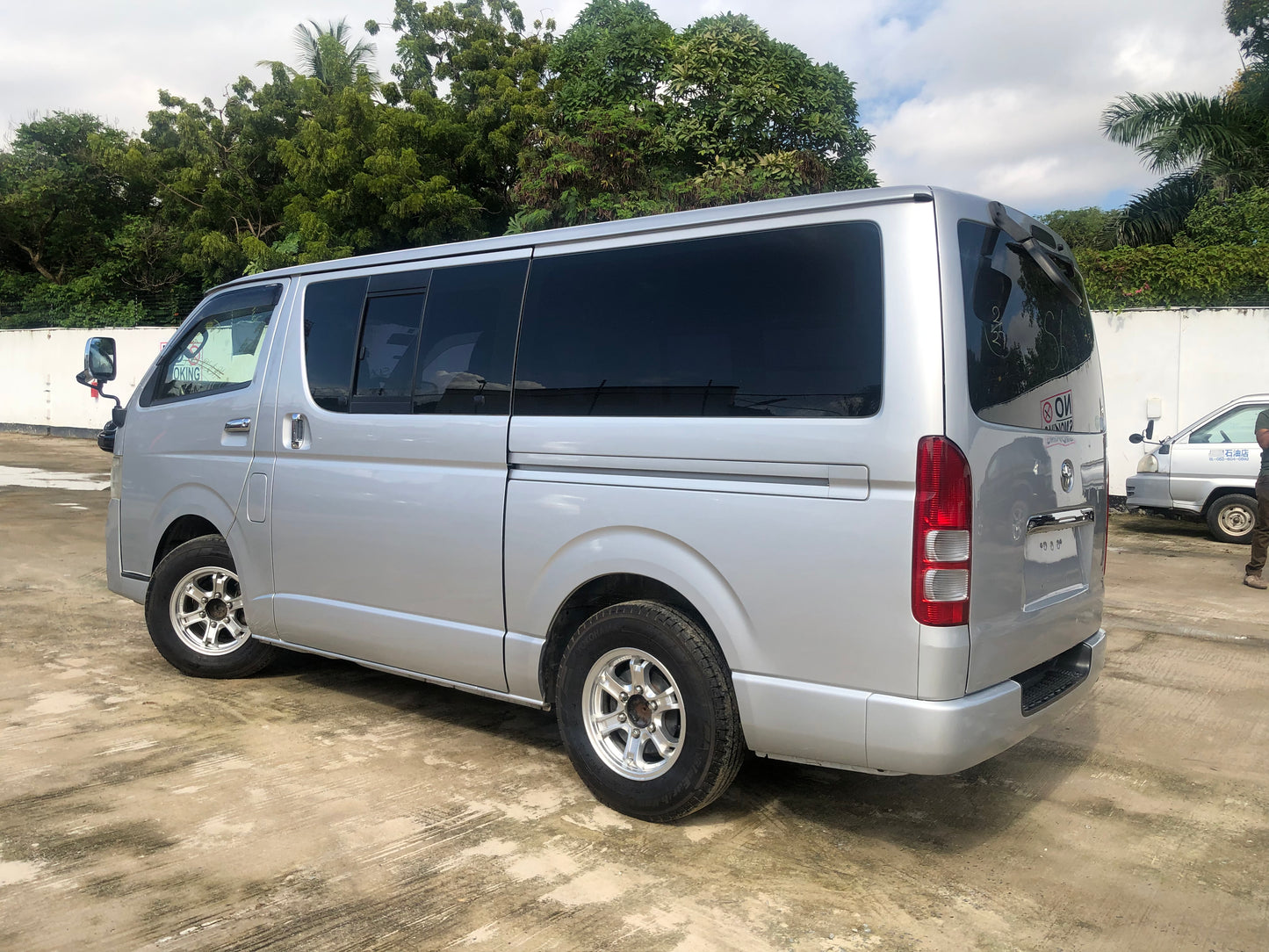 715 TOYOTA HIACE DX 2013