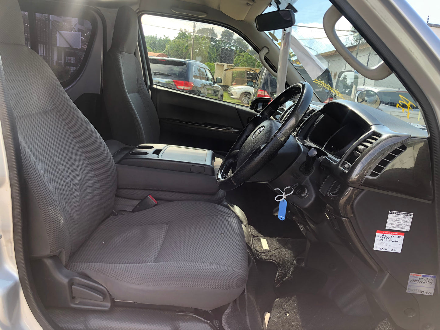 715 TOYOTA HIACE DX 2013