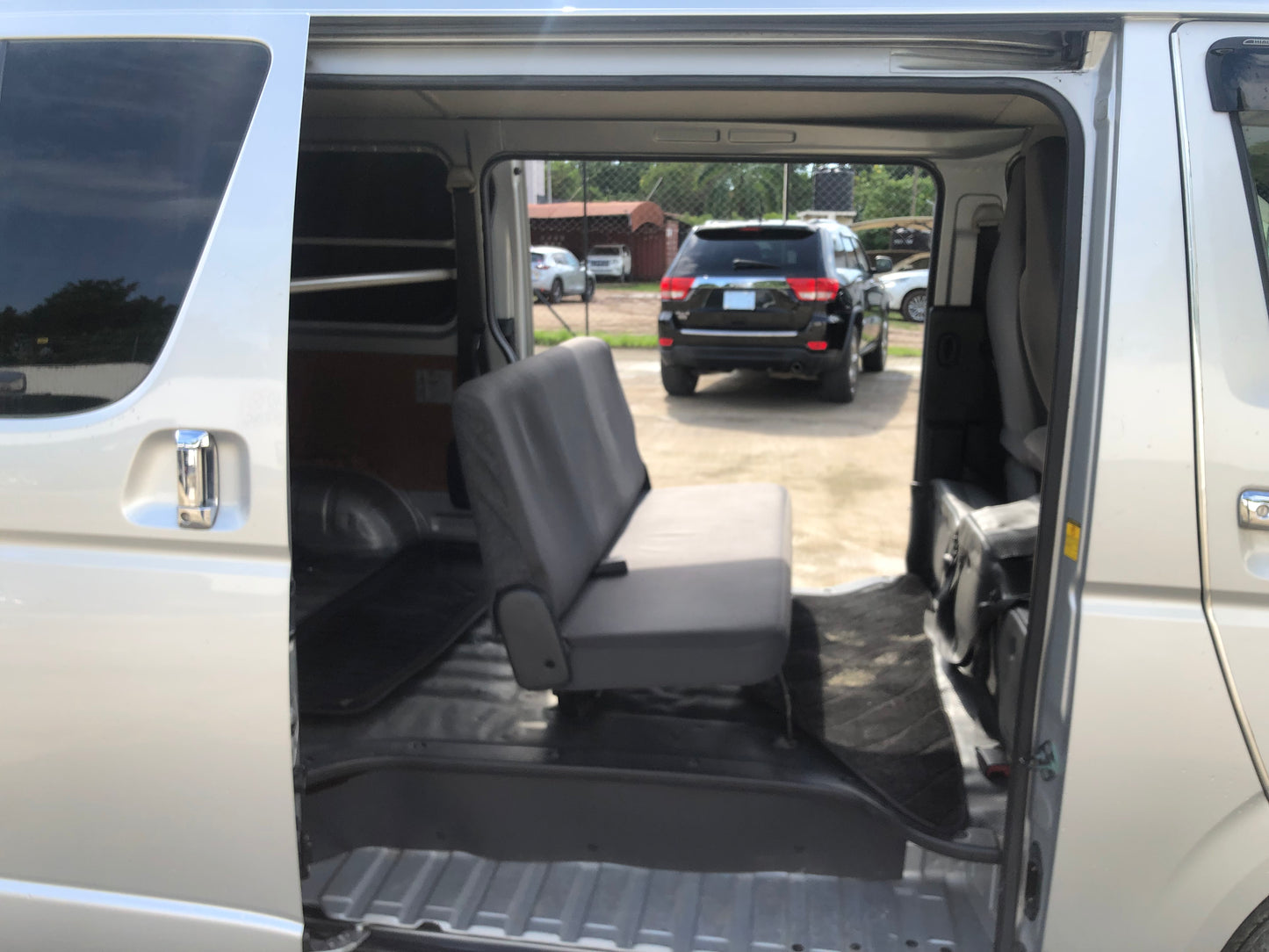 715 TOYOTA HIACE DX 2013