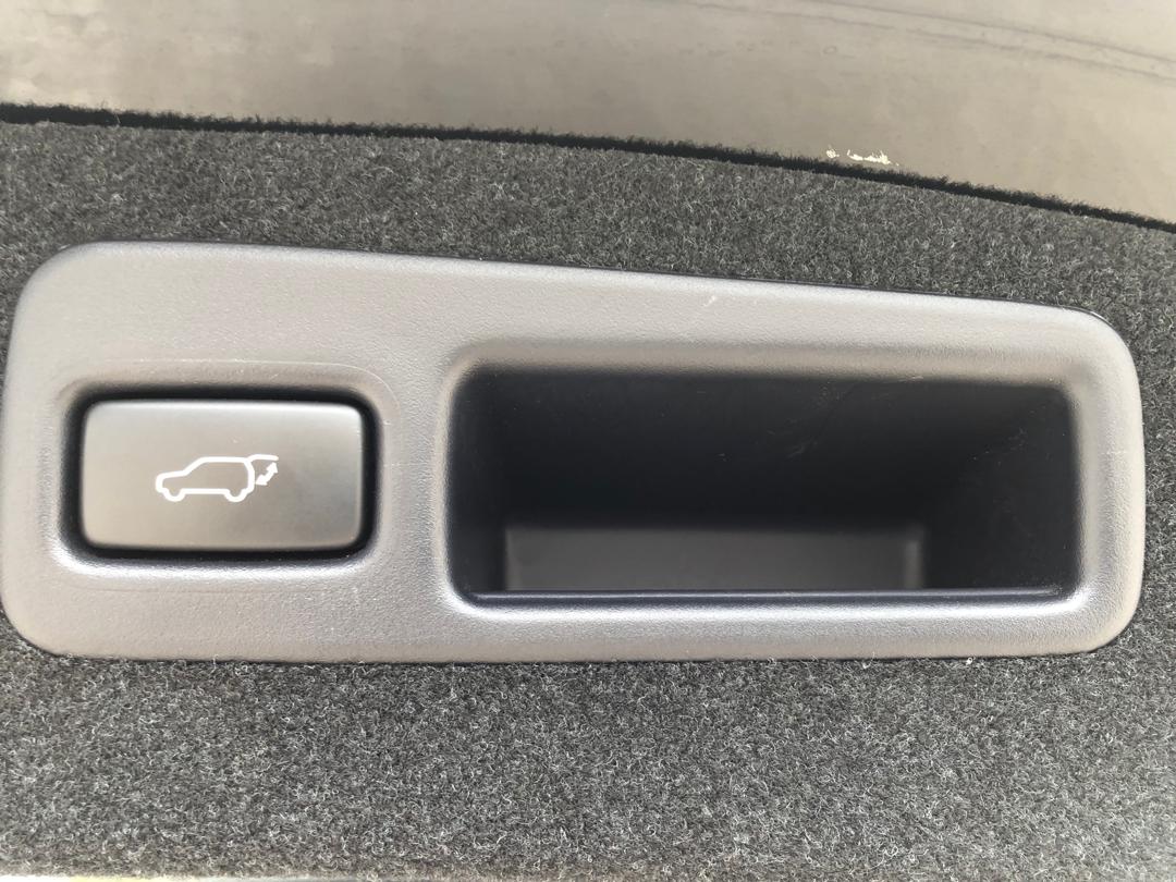766. Toyota Harrier Premium 2018