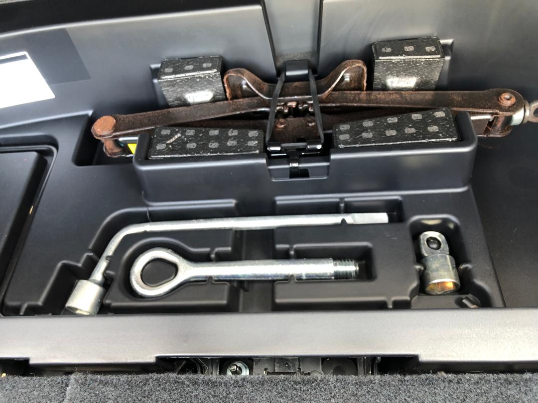 764. Toyota Harrier 240G L-Package Alcantara 2009