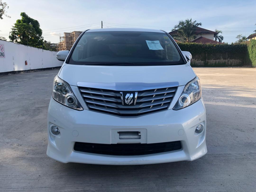 822. Toyota Alphard 240S 2008