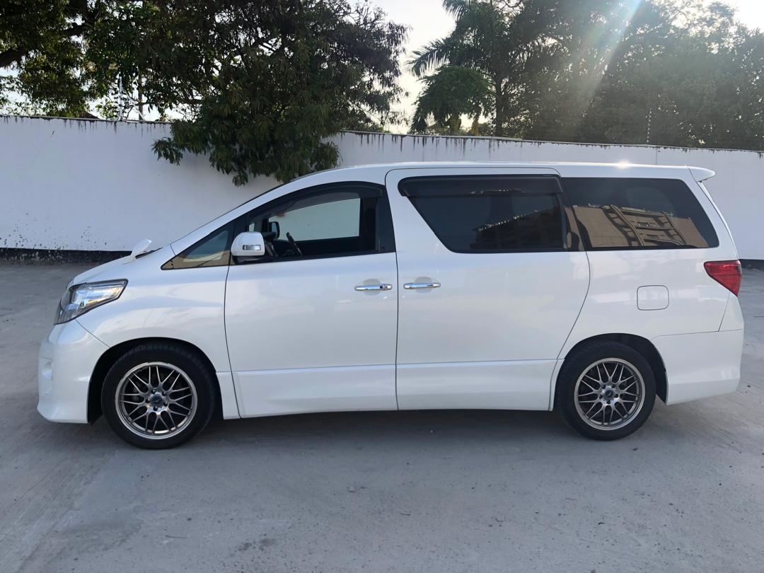 822. Toyota Alphard 240S 2008