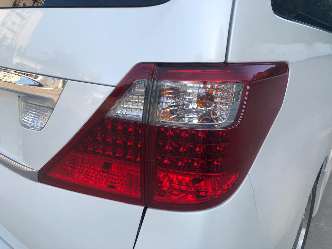 822. Toyota Alphard 240S 2008