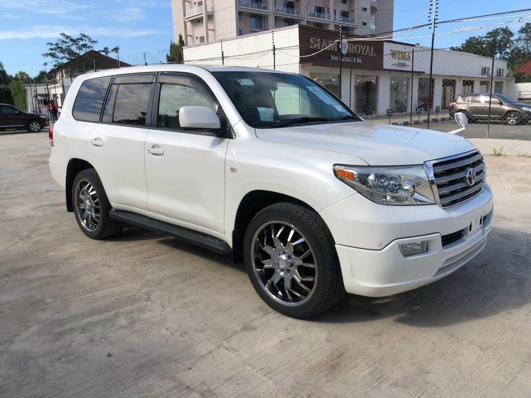 841 TOYOTA LAND CRUISER AX 2008