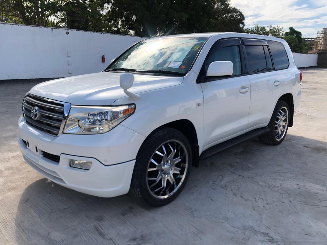 841 TOYOTA LAND CRUISER AX 2008