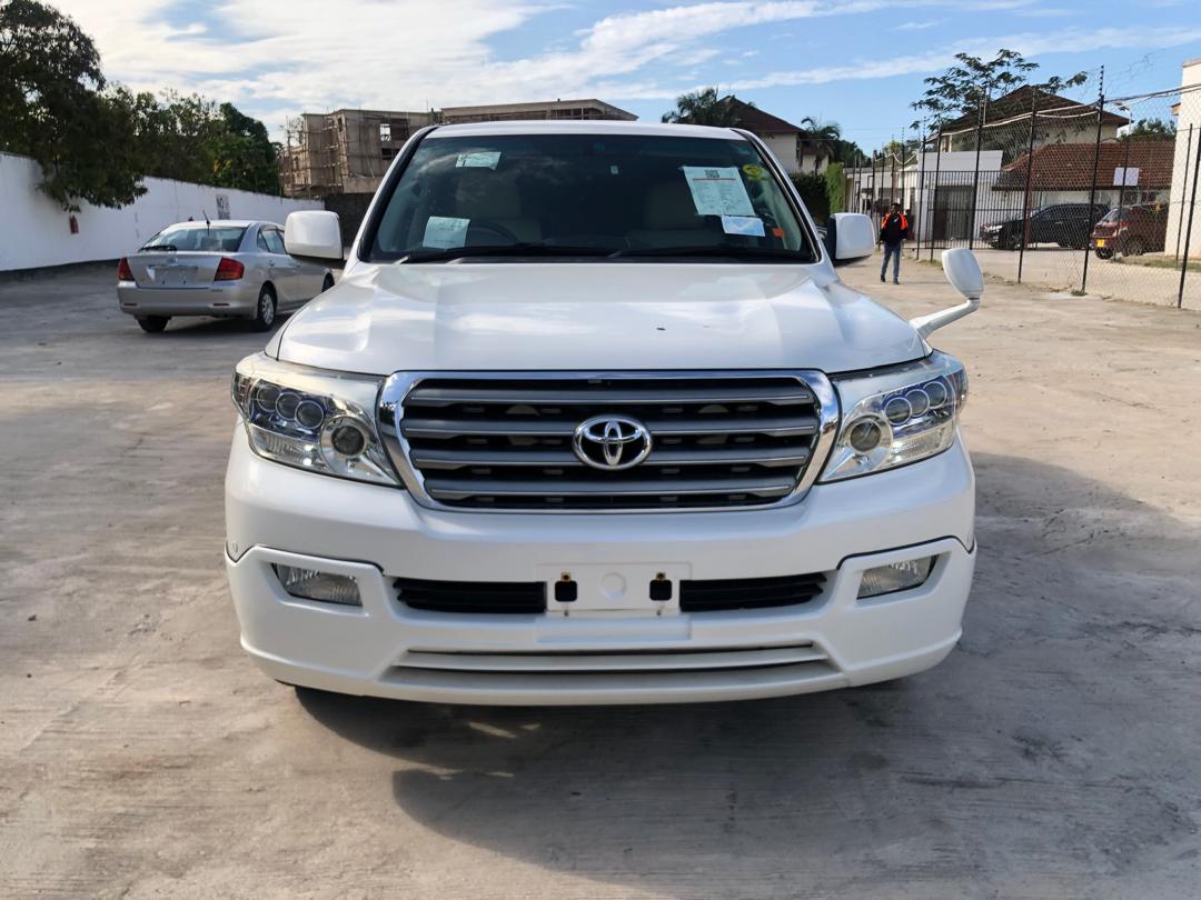 841 TOYOTA LAND CRUISER AX 2008