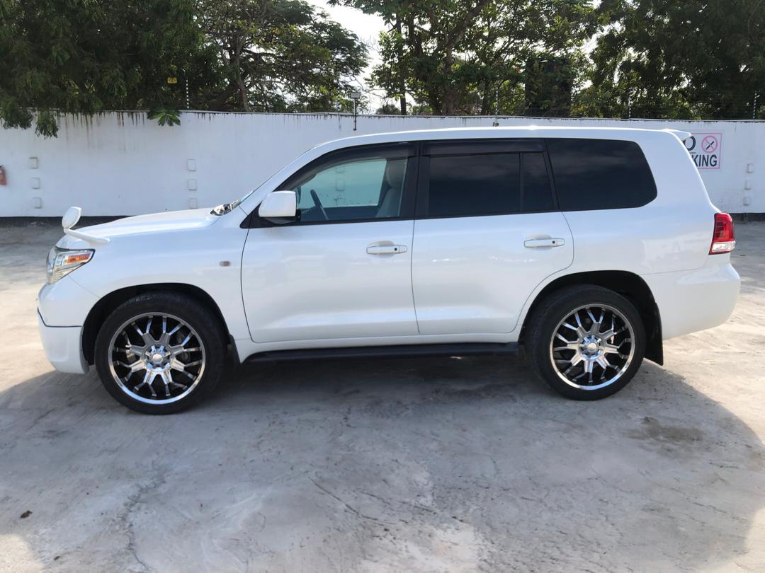 841 TOYOTA LAND CRUISER AX 2008