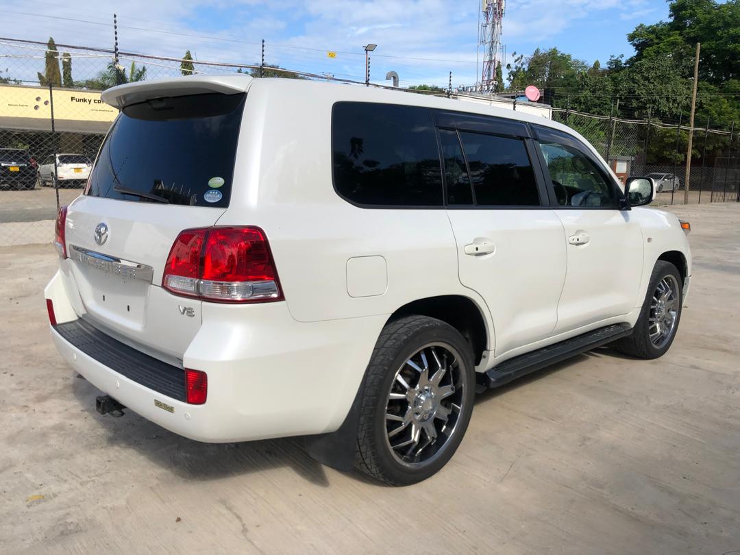 841 TOYOTA LAND CRUISER AX 2008