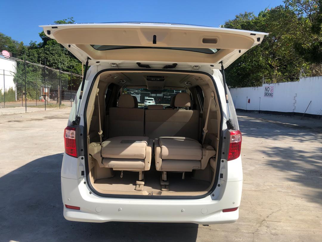 820. Toyota Alphard 240X 2012