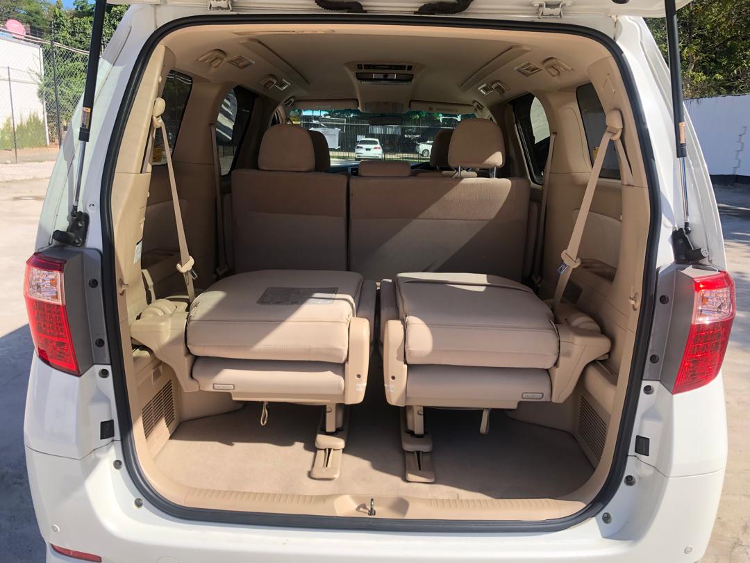 820. Toyota Alphard 240X 2012