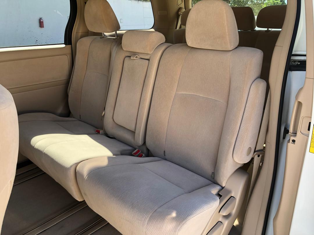 820. Toyota Alphard 240X 2012
