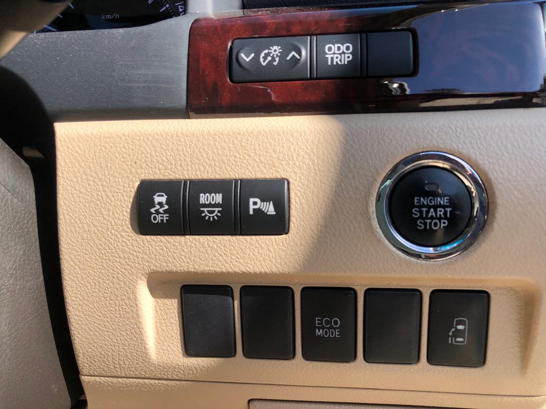 820. Toyota Alphard 240X 2012