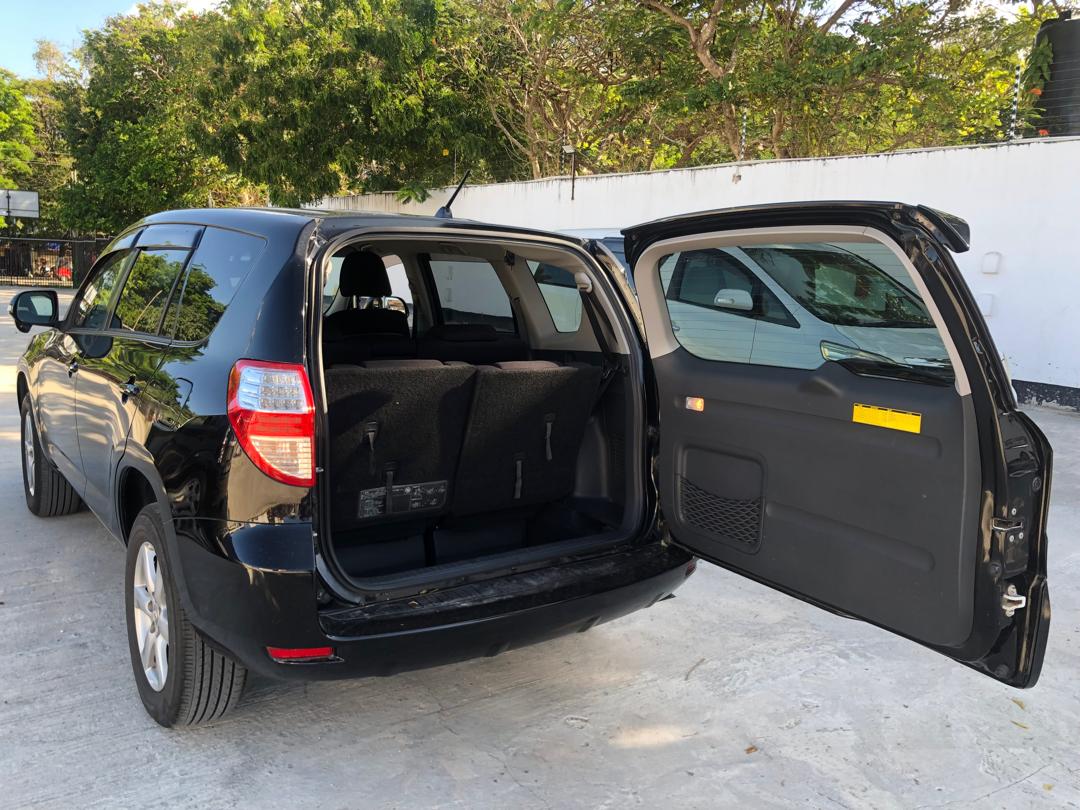828. Toyota Vanguard 240S 2009