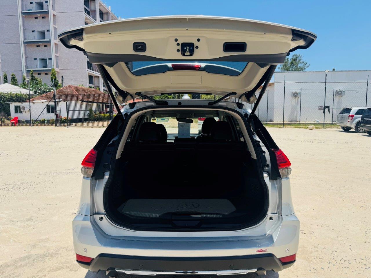 609. Nissan X-Trail 20X 2017