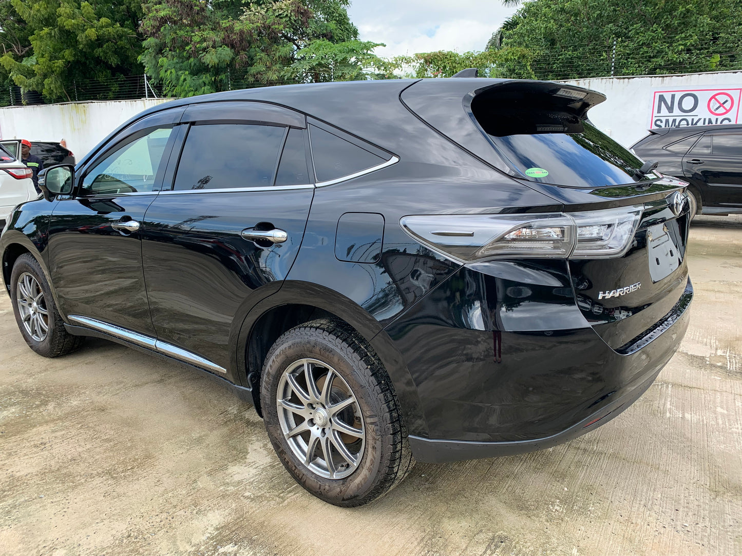 714. Toyota Harrier Premium 2014