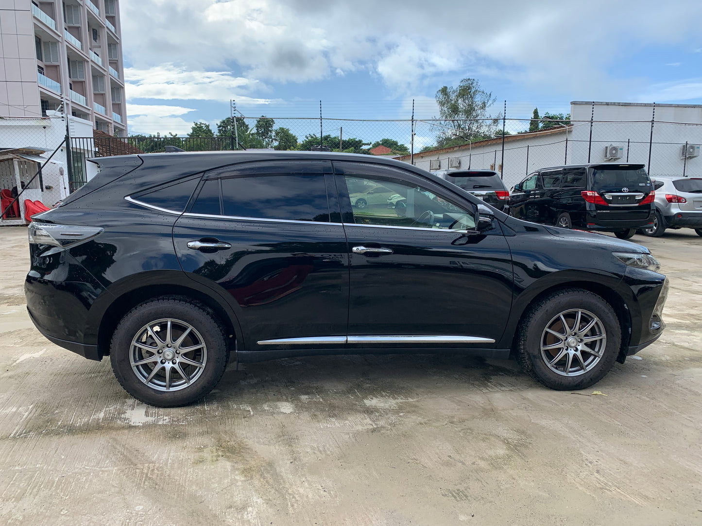 714. Toyota Harrier Premium 2014