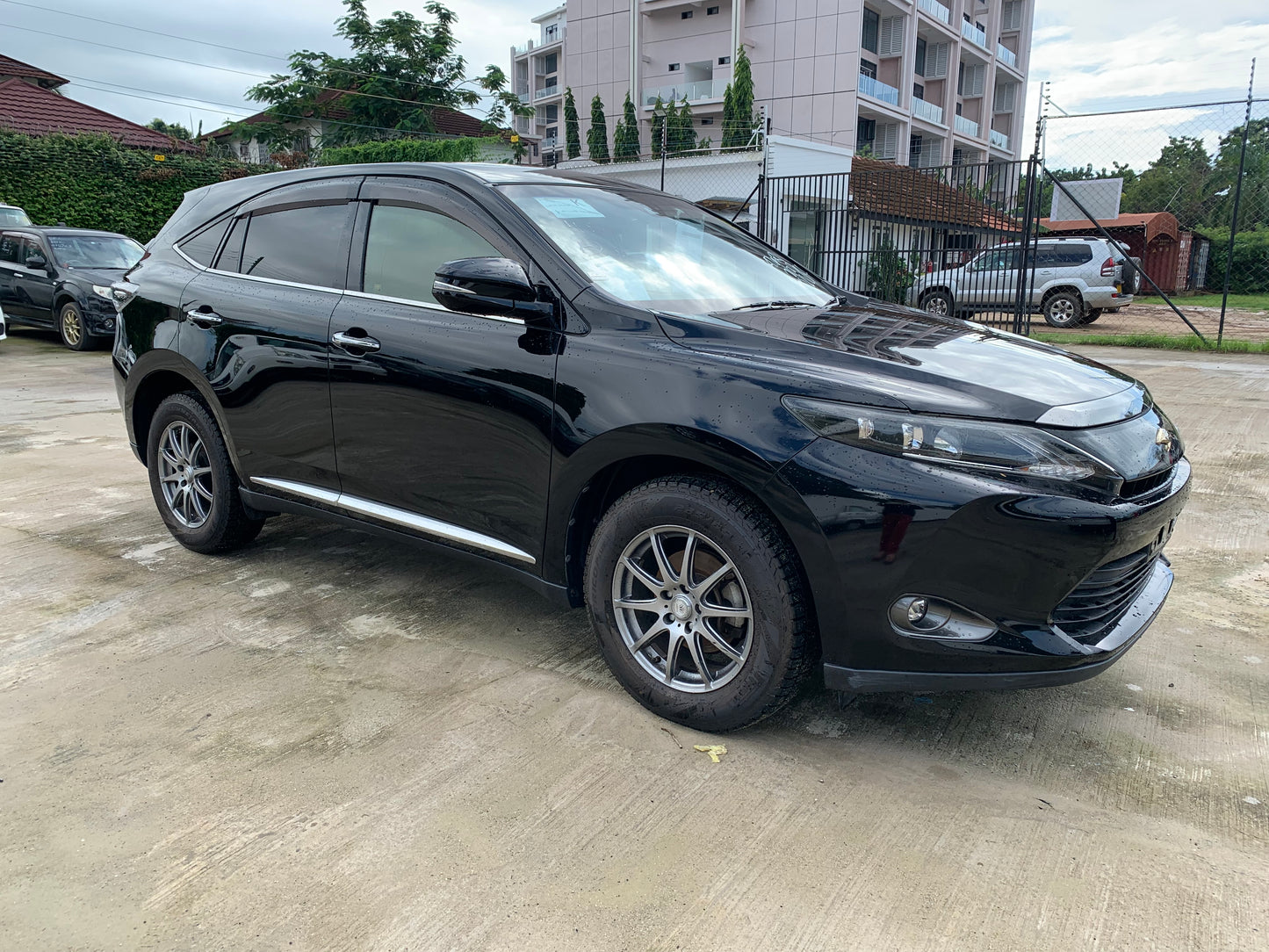 714. Toyota Harrier Premium 2014