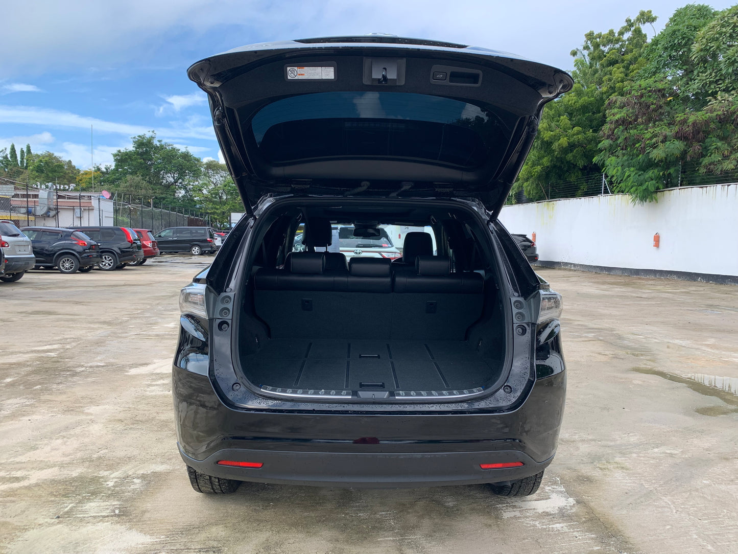 714. Toyota Harrier Premium 2014