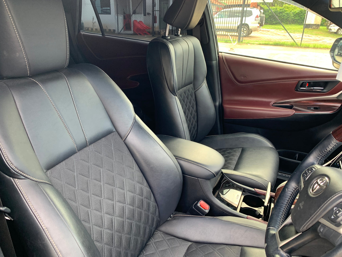 714. Toyota Harrier Premium 2014