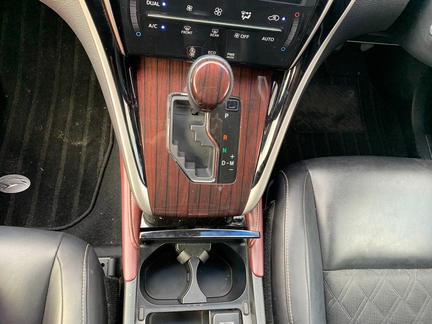 714. Toyota Harrier Premium 2014