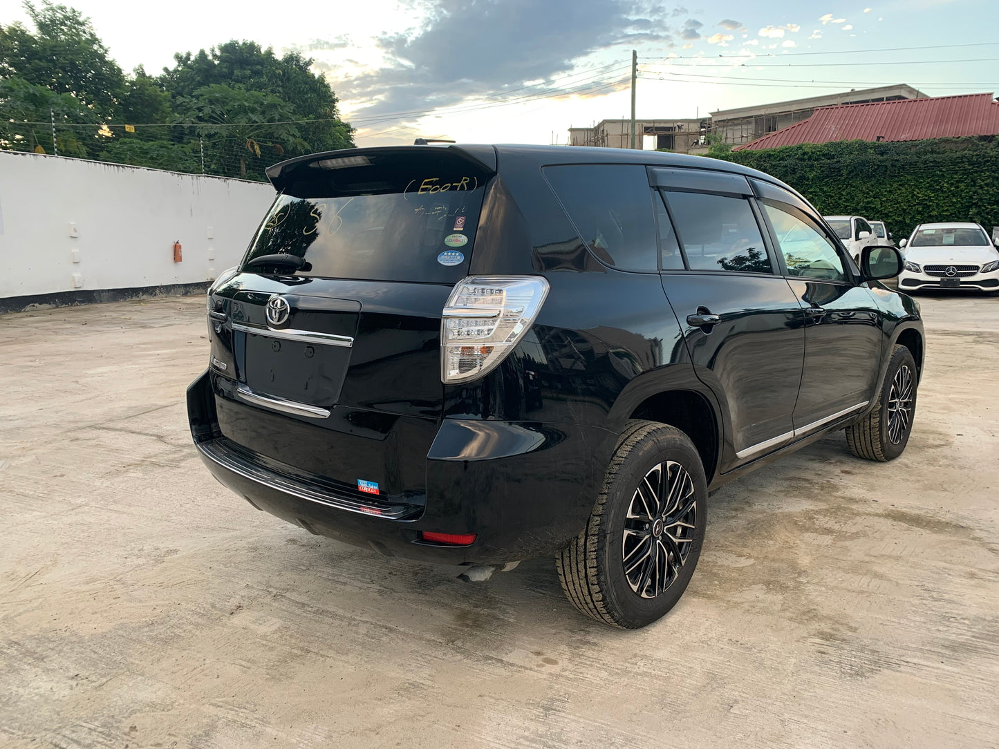 734 Toyota Vanguard 240S 2012