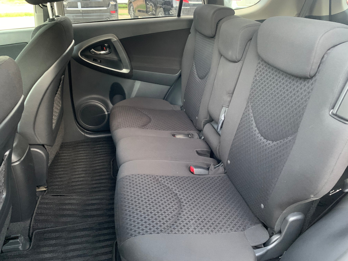 734 Toyota Vanguard 240S 2012