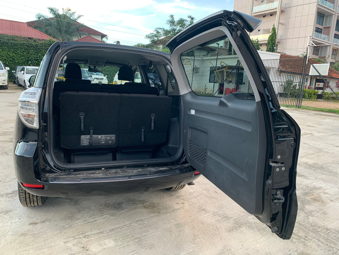 734 Toyota Vanguard 240S 2012