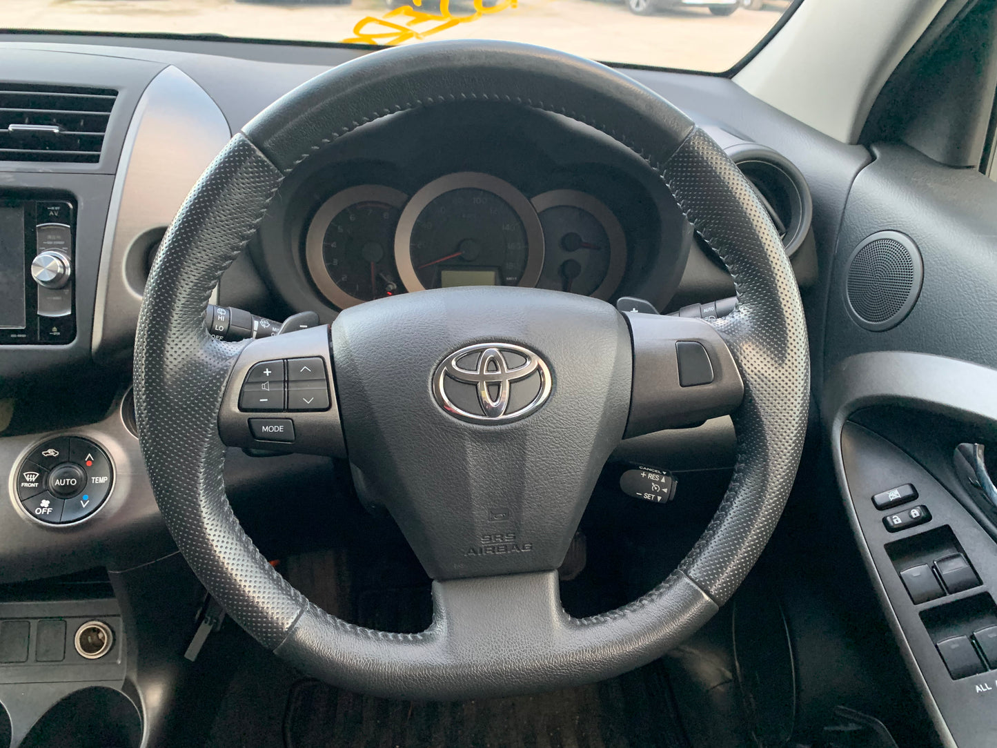 734 Toyota Vanguard 240S 2012