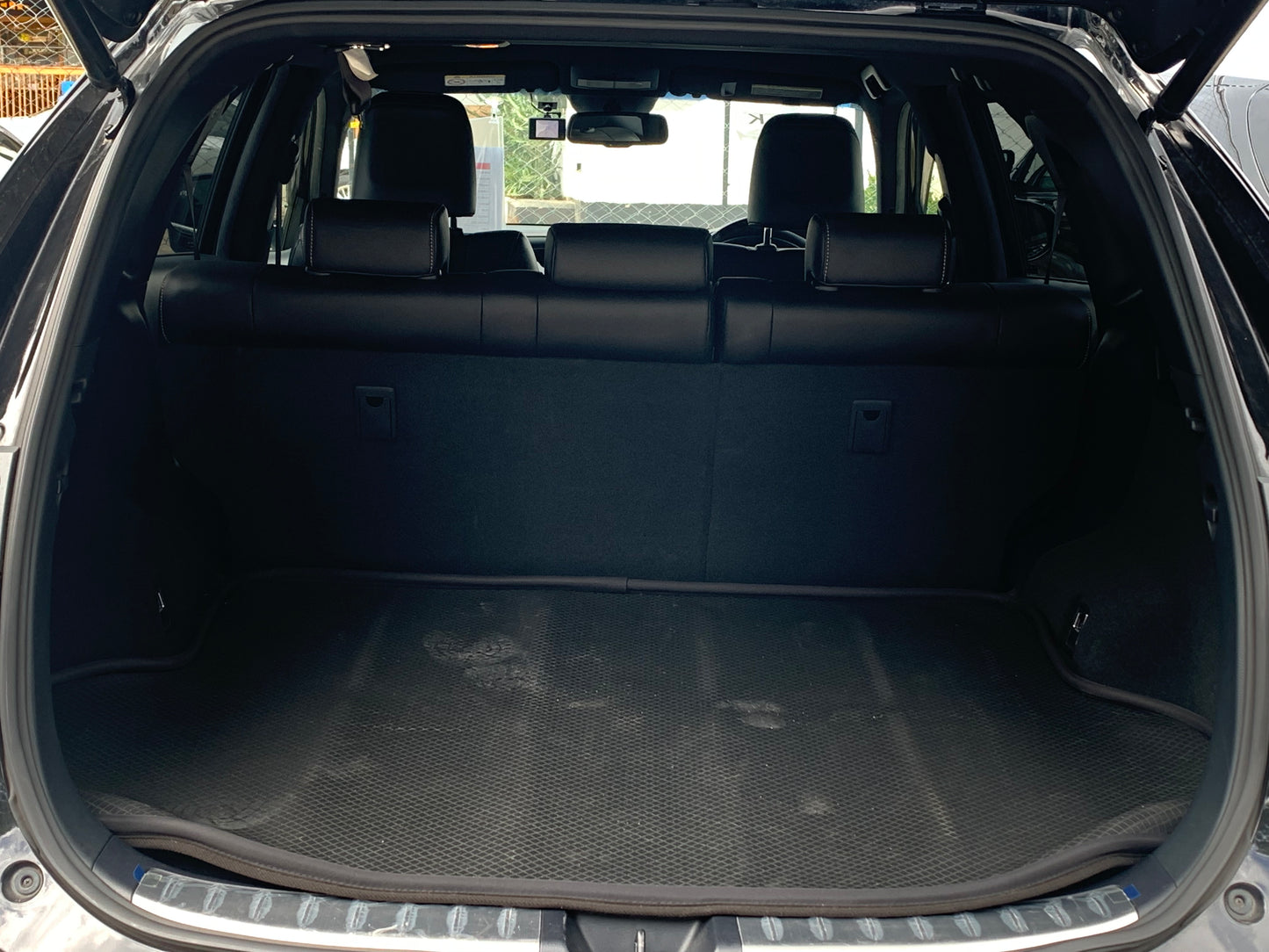 739. Toyota Harrier Premium 2015