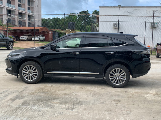 739. Toyota Harrier Premium 2015