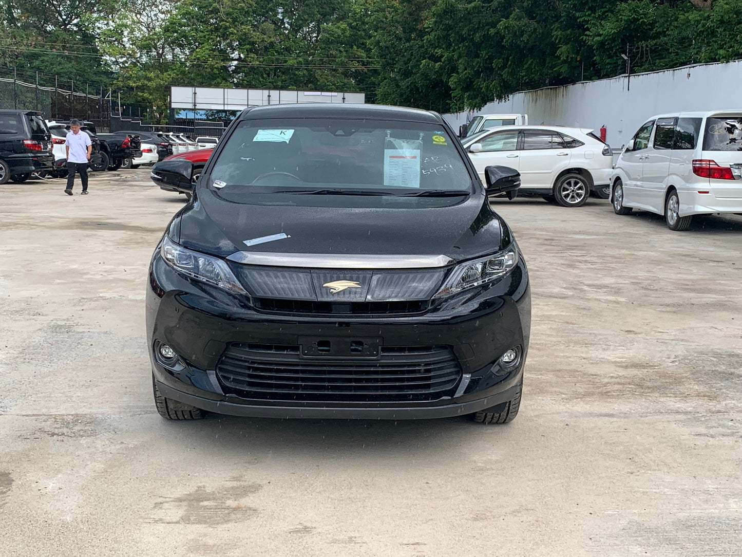 739. Toyota Harrier Premium 2015