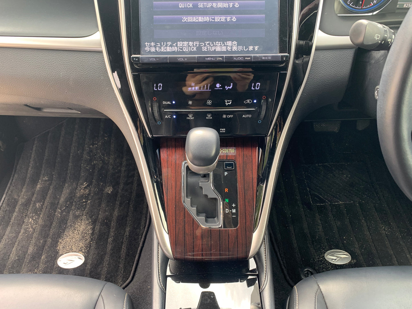739. Toyota Harrier Premium 2015