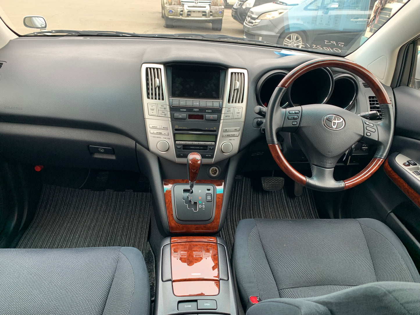 816. Toyota Harrier 240G L-Package 2009