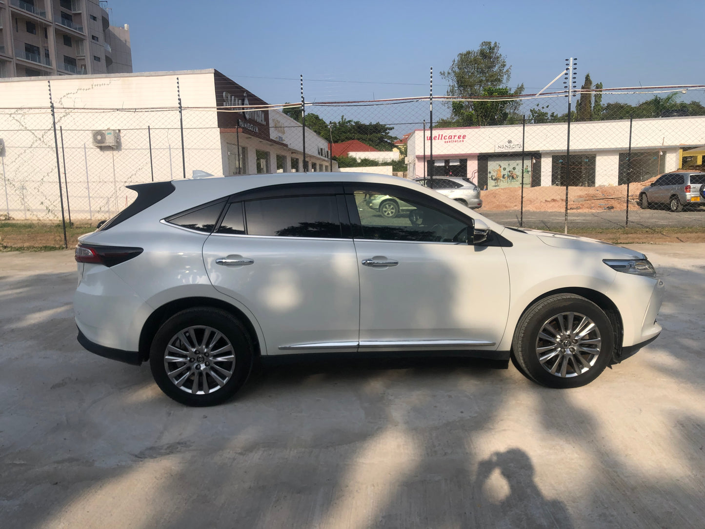 676 Toyota Harrier PREMIUM 2018