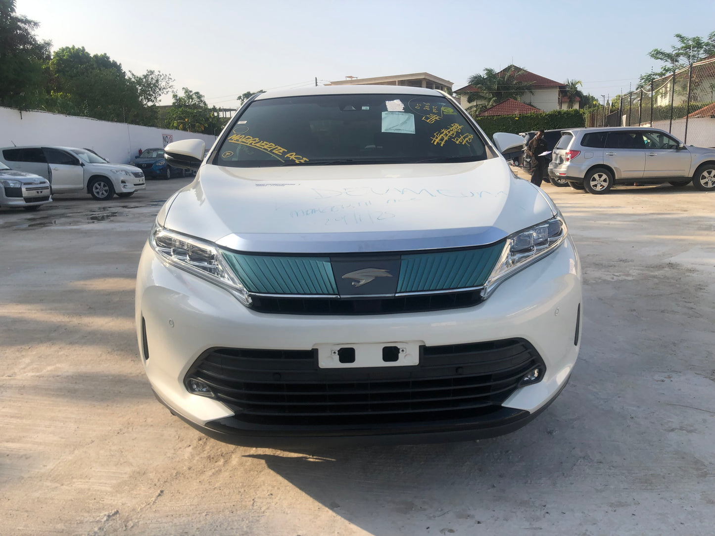 676 Toyota Harrier PREMIUM 2018