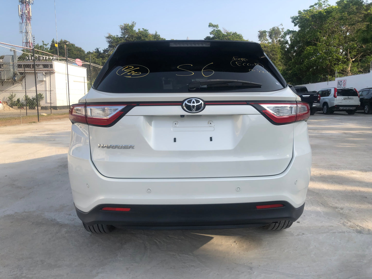676 Toyota Harrier PREMIUM 2018