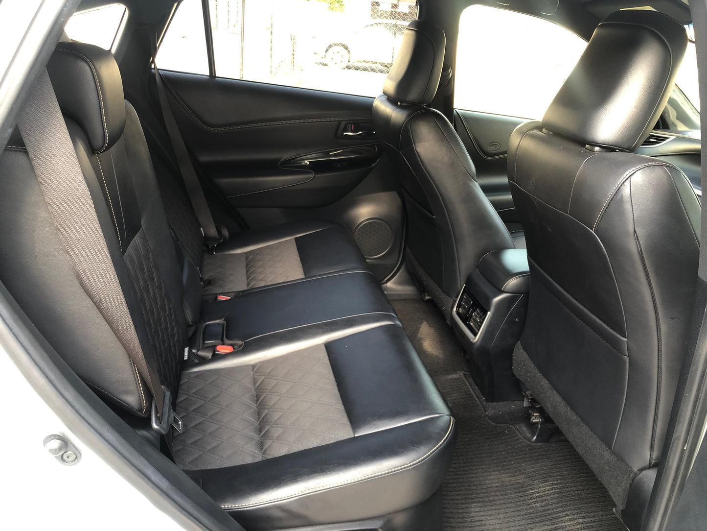 676 Toyota Harrier PREMIUM 2018