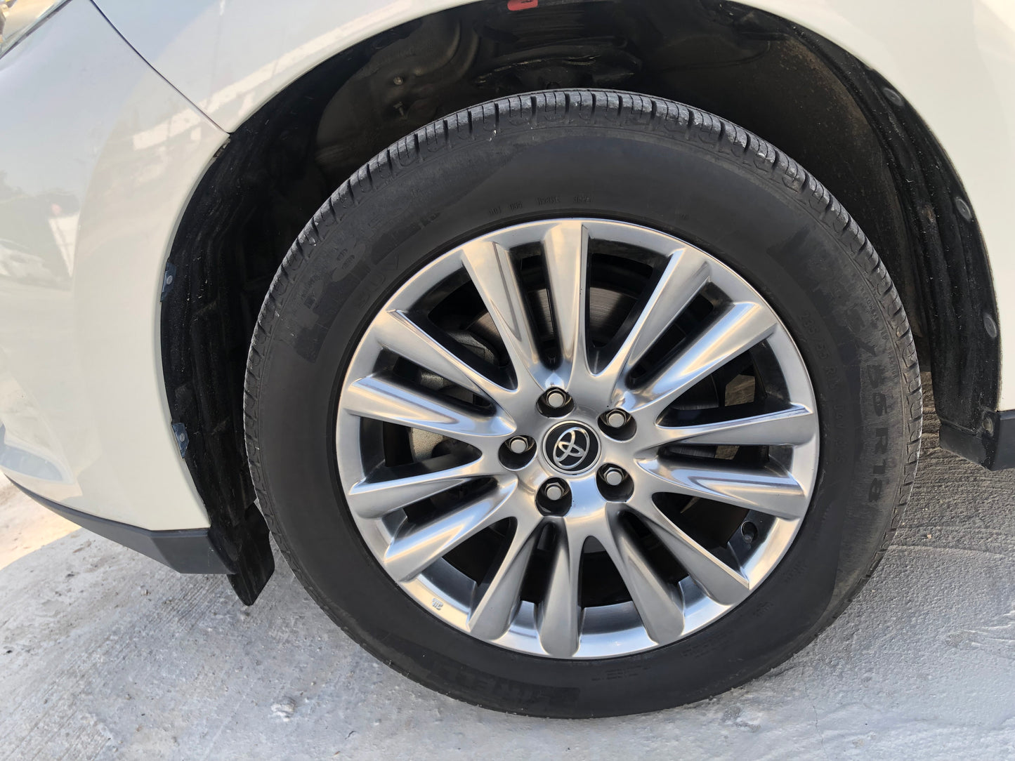 676 Toyota Harrier PREMIUM 2018