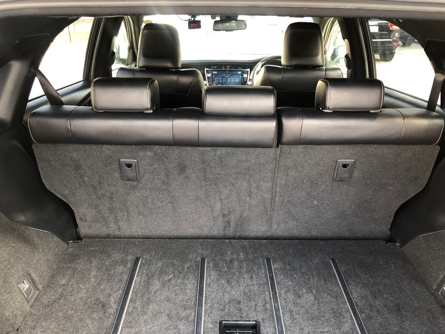 676 Toyota Harrier PREMIUM 2018